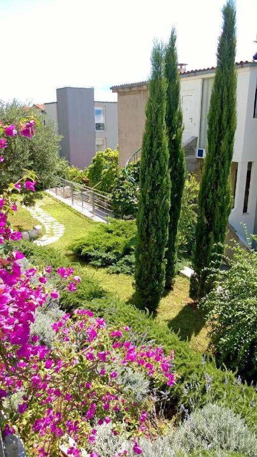 Apartment Sreta Omiš Buitenkant foto